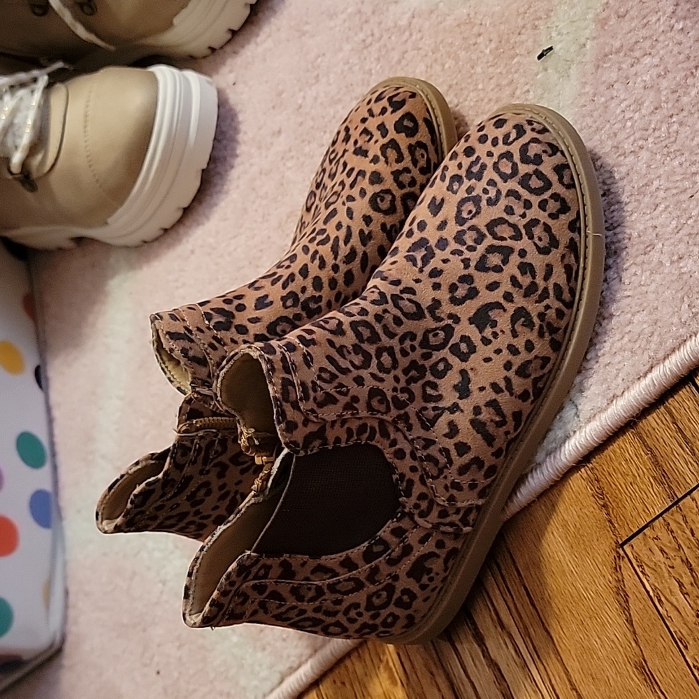 Nwot Tucker and Tate Cheetah booties